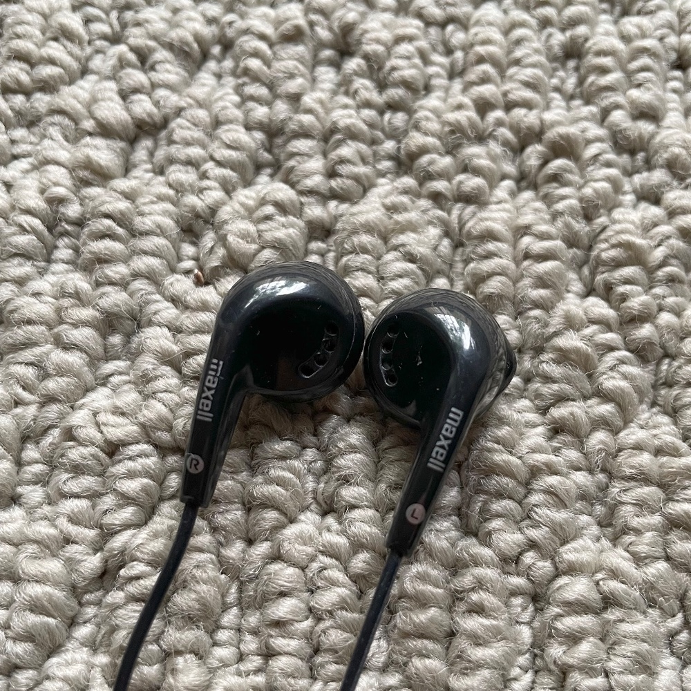 Flat Rounded Wire Ear Buds In Black - Picture 6 of 7
